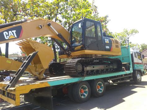 Sewa Truck Selfloader Mataram Lombok