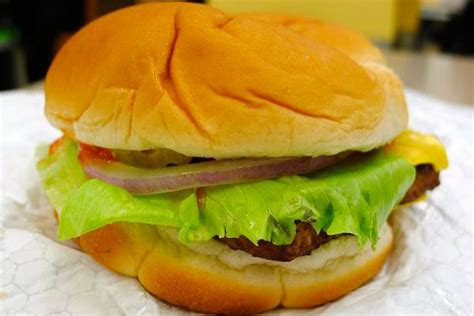 The New Dave S Hot N Juicy Hamburger At Wendy S Fastfoodinusa