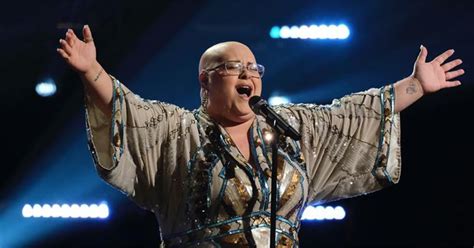 âThe Voiceâ Singer Holly Forbes is Sporting a Bald Head She Doesnâ