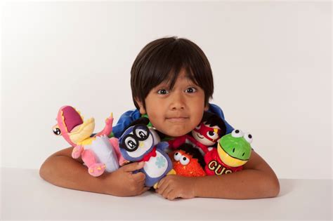 Ryan's World, Moe, 6" Medium Plush - Walmart.com