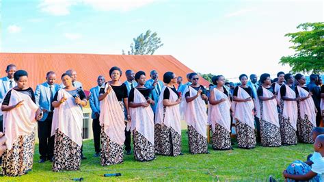 GUSENGA BY ABAVANDIMWE CHOIR OFFICIAL VIDEO YouTube