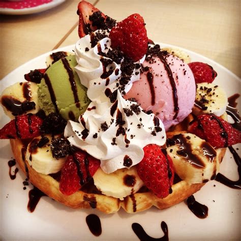 Ice cream waffles at Waffle Bins Harajuku. This... | Tokyo Fashion