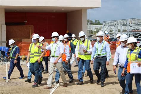 Presidencia y Contraloría inspeccionan avances de la Ciudad de la Salud