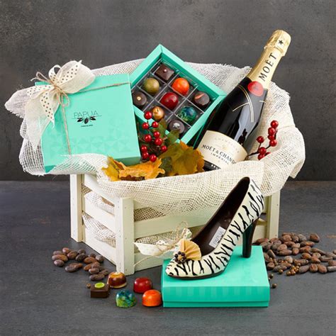 25 Christmas Gift Basket Ideas to Put Together