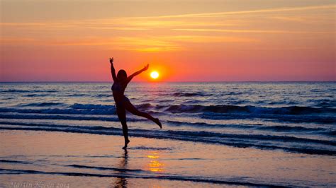 Fond D Cran Fille Silhouette Plage Mer Coucher De Soleil Libert