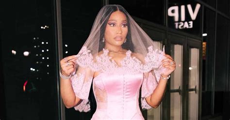 Nicki Minajs Barbiecore Bridal Attire Major Wardrobe Malfunction At Mtv Vmas 2023 Celebtrends