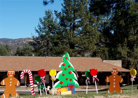 Susanne 365 and Beyond: Small Town Christmas Decorations