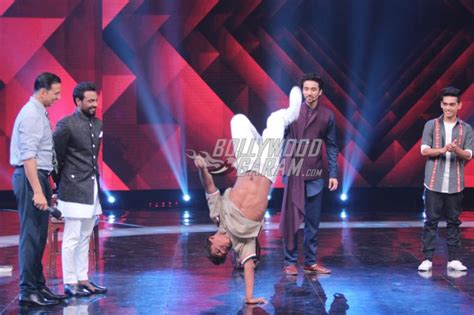 Akshay Kumar stuns audience with a headstand on Dance Plus