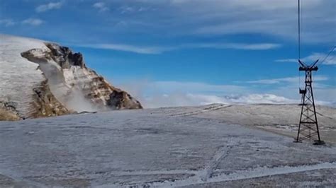 Ninge abundent la munte Turiștii se pot bucura de primul strat de zăpadă