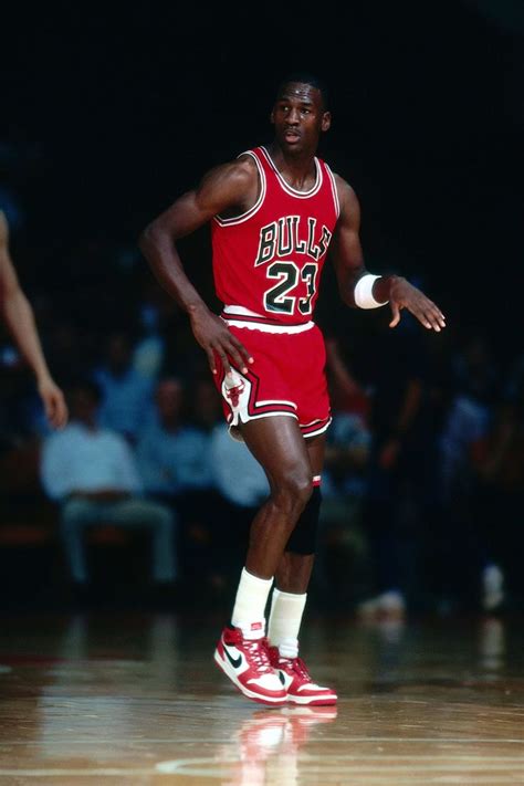 Air Jordan 1 Майкла Джордана побили рекорд самых дорогих кроссовок в ...