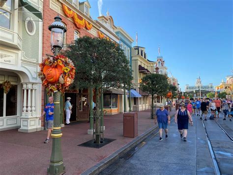 PHOTOS Main Street U S A Lampposts Begin To Receive Gold Accents For