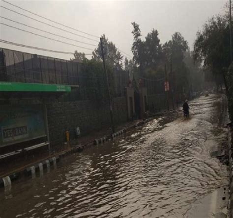 Heavy Rain Thunderstorm Lash Delhi Ncr Flights Trains Delayed Traffic Congestion In Parts Of