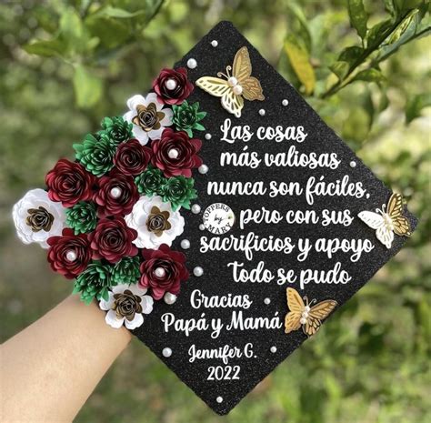 Grad cap dedicated to parents Gorras de graduación decoradas