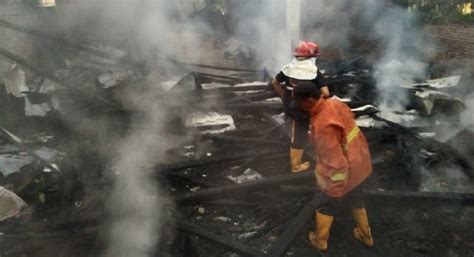 Diduga Karena Arus Pendek Listrik Empat Unit Rumah Terbakar NTB News