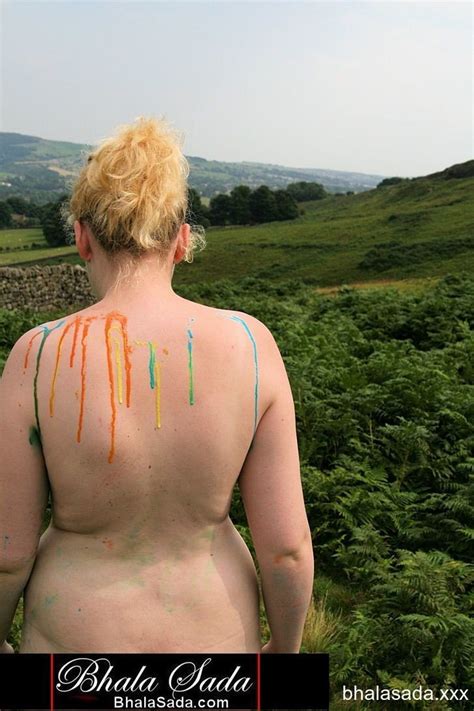 Sexy Blonde Chick Strips And Shows Her Curvy Body Outdoors Photos