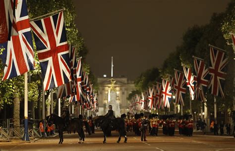 Ensayo De La Procesi N Del Cortejo F Nebre De Isabel Ii En Londres