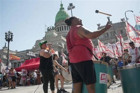 Congreso hay tensión e incidentes entre la policía y los manifestantes