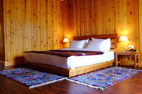 hotel phobjikha  gateway  tranquility  bhutan