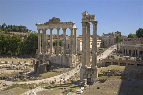 Templo De Saturn Y Templo De Vespasian En Roman Forum Visto Del