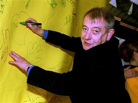 Yes Minister And Heartbeat Star Derek Fowlds Dies Aged 82 Express And Star