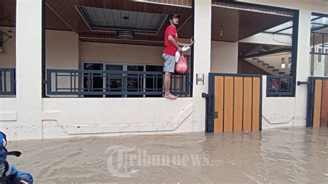 Banjir Perumahan Puri Kartika Ciledug Tangerang Foto