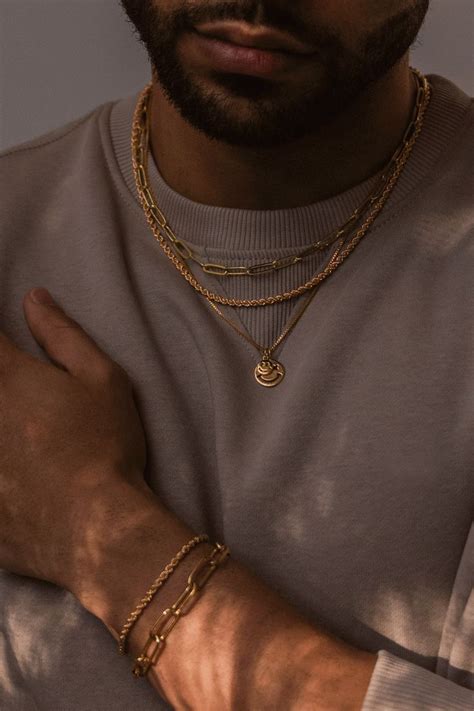 Mens Gold Jewelry And Chains Bijoux Masculins Styles De Mode Pour Hommes Photographie De Bijoux