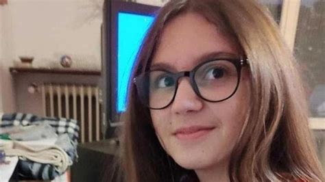 I Funerali Di Adele Baldasarre La 16enne Morta Nel Sonno L Autopsia