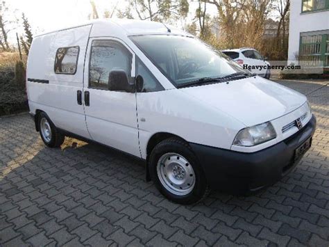 Peugeot Expert HDI 2002 Box Type Delivery Van Photo And Specs