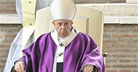 Con Il Via Libera Alla Benedizione Delle Coppie Gay Il Papa Sconfessa Se Stesso Il Foglio