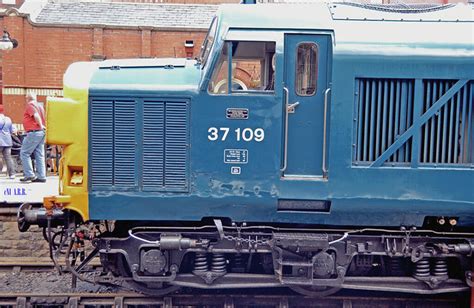 English Electric Class 37 Diesel Engine Cab Radiators And Bogie Detail No 37109 East