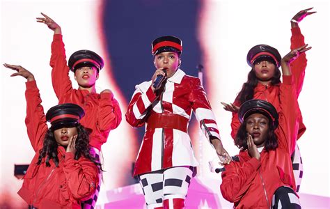 The Greatest Show Woman Janelle Monae Unifies The Masses At Primavera