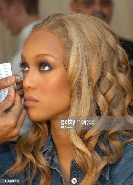 Tyra Banks Victorias Secret Photos Et Images De Collection Getty Images