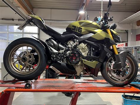 Umgebautes Motorrad Ducati Streetfighter V4 S Von Zweiradparadies Denk