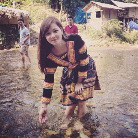 Hot girl mặc váy dân tộc nổi đình đám năm 2015 giờ ra sao Nguyên Channel Tv Nguyên Channel Tv