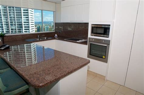 Carmel By The Sea Bedroom Apartment Kitchen Broadbeach Three