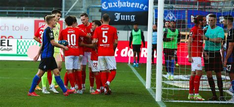 Zweiter Heimsieg in Folge Hallescher FC e V Hallescher Fußball Club