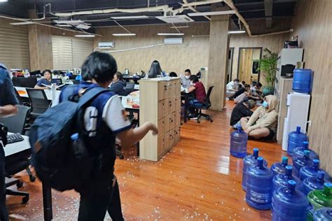 Philippine Police Raid Alleged Cybercrime Buildings Rescue