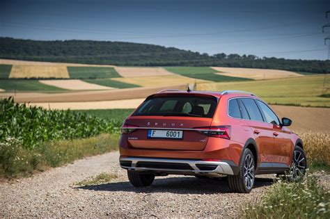 Skoda Superb Scout pierwsza jazda nową wersją modelu po face liftingu