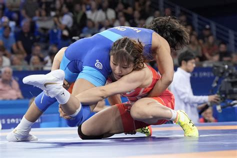 Vinesh Phogat Of India Stuns Yui Susaki Of Japan Tokyo Gold Medalist At 50kg In Paris Opener