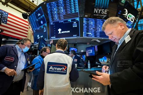 La Jornada Tres empresas de Wall Street concentran histórica cifra de