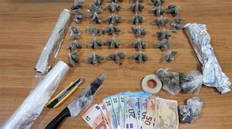 Centro Storico Sorpresi Con La Droga La Polizia Di Stato Arresta