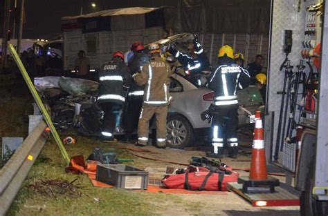 Espectacular Choque Entre Un Camión Y Un Auto Un Conductor Tuvo Que