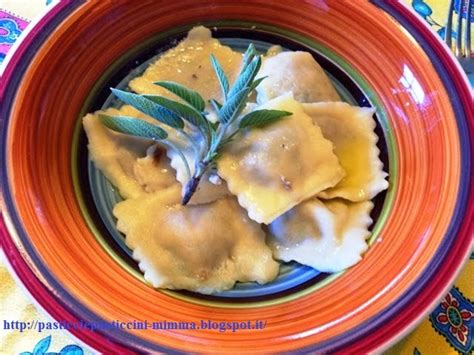 Ravioli Di Pasta Fresca Con Funghi Porcini Al Burro E Salvia Cotto E