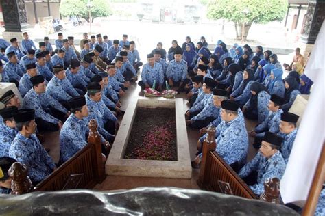 Ziarah Makam Bung Karno Kemenag Kota Blitar