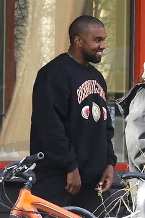 Photo Exclusif Kim Kardashian Et Son Mari Kanye West En Promenade