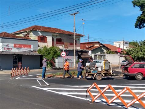 Comerciante elogia sinalização implantada na Praça Santa Helena O