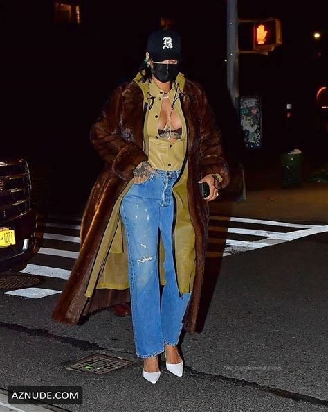 Rihanna Sexy Showing Off Her Hot Cleavage In Soho Manhattan AZNude