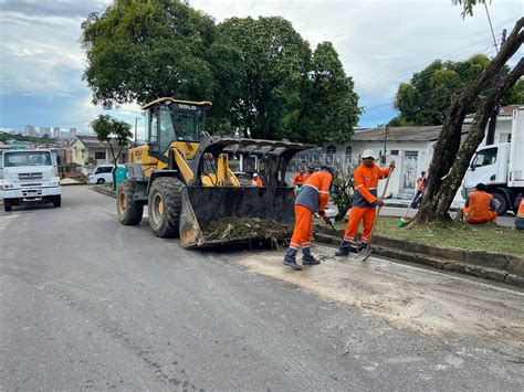 Informe Manaus Prefeitura De Manaus Realiza A O De Limpeza No Dom Pedro