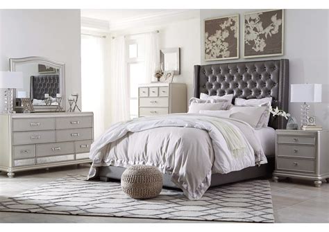 Coralayne Queen Upholstered Bed