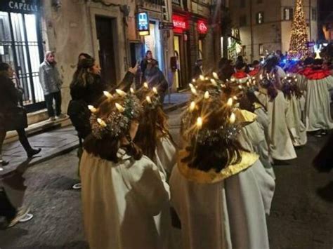 Marino Il Borgo Si Illumina Di Luci E Candele Per Festeggiare Santa